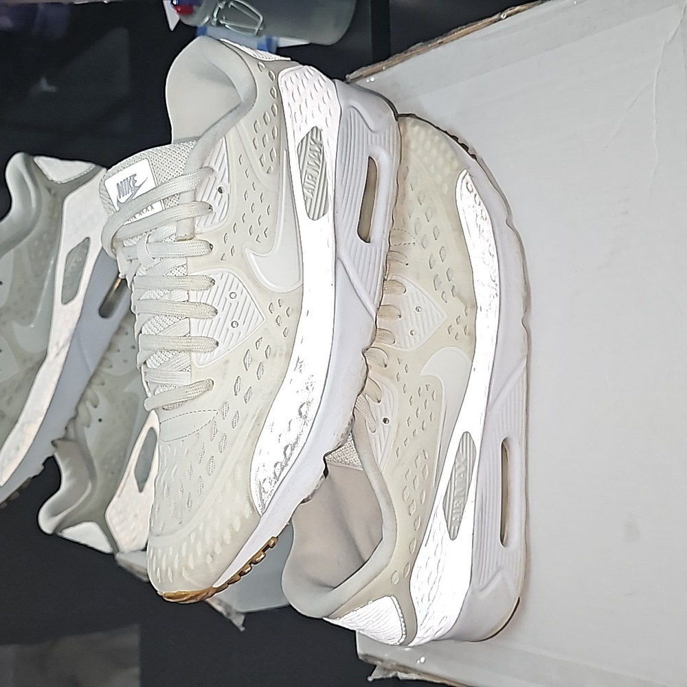 Nike Air Max 90 Breathe Summit White Size 12 bottom of shoe reflex in dark